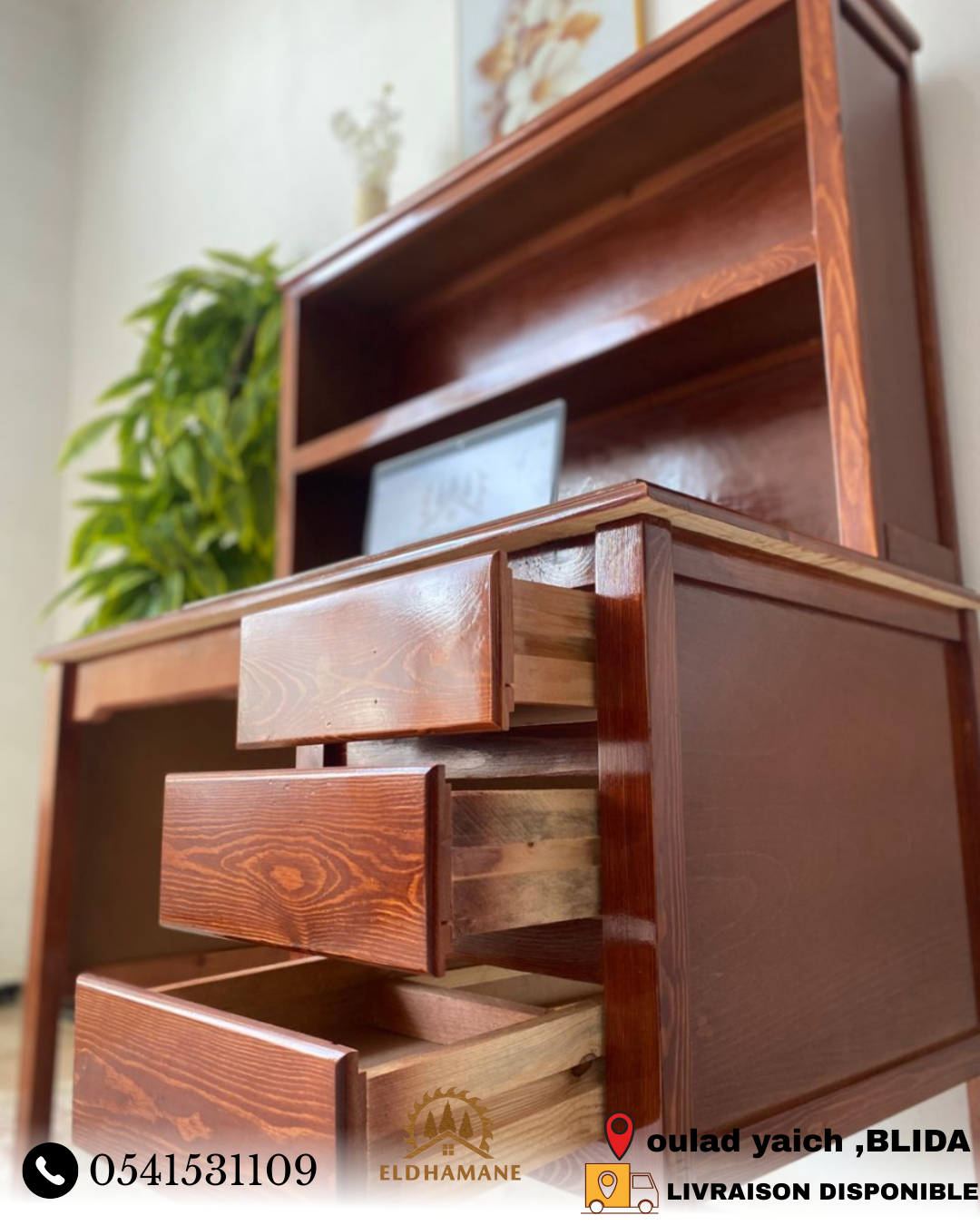 Bureau en bois rouge